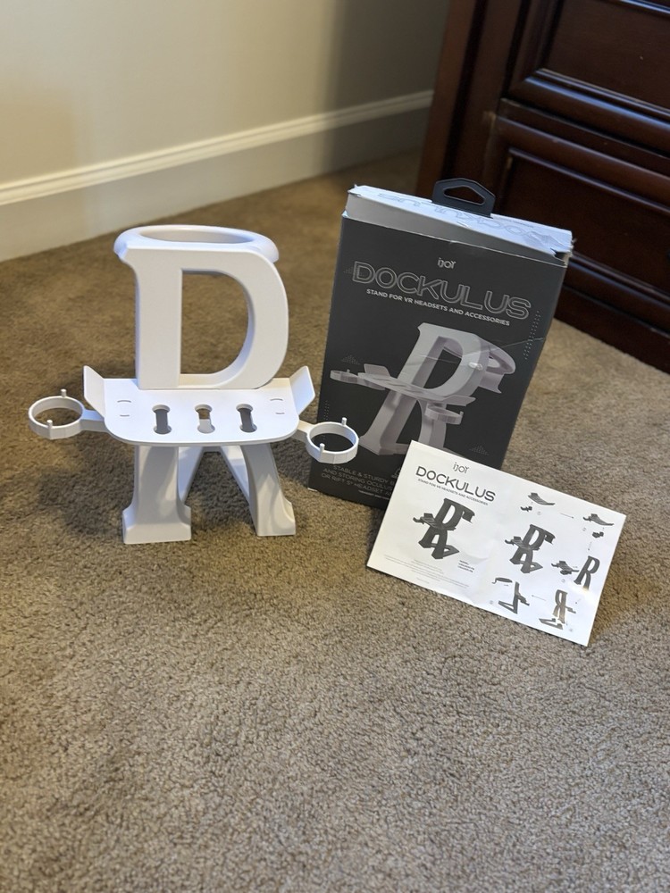Dockulus stand for VR headsets and accessories