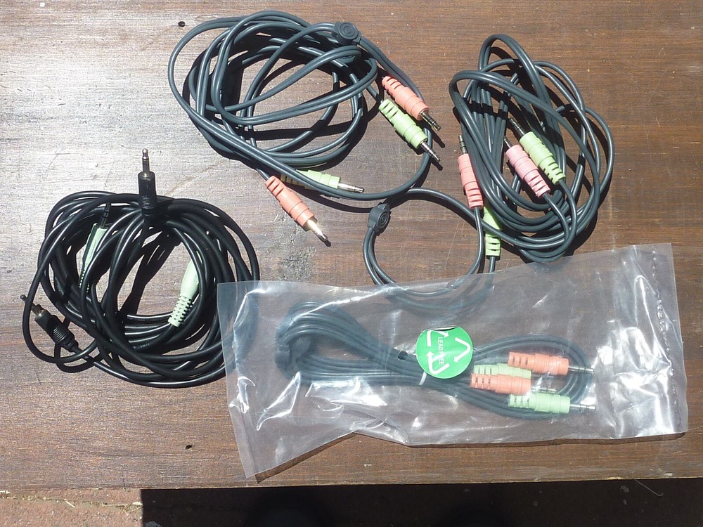 4 Port KVM switch with cables