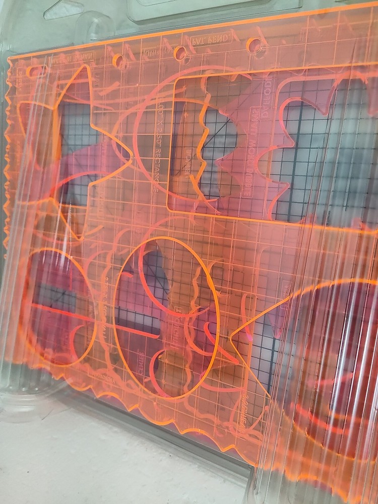 🟠FISKARS Ultra Shape Express Cutter - Cut Shapes & Borders Easily🟠