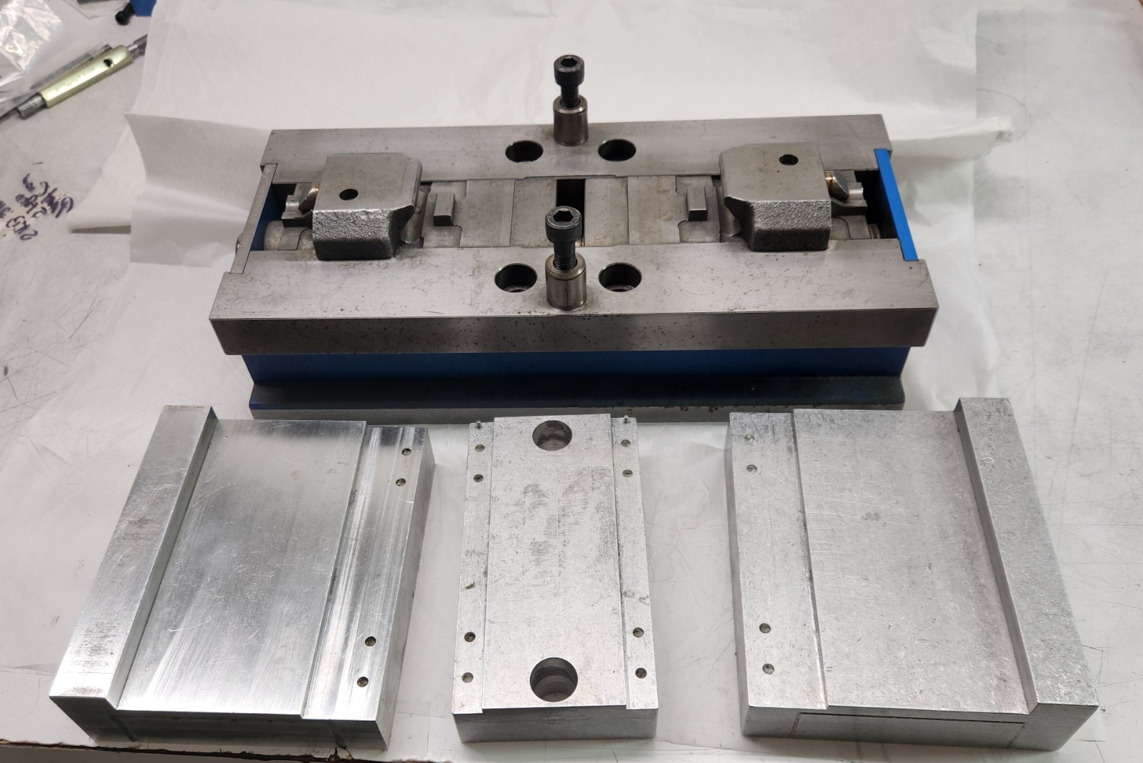 8 Units CARVLOCK VISE, Brand KURT Model HDM6AL