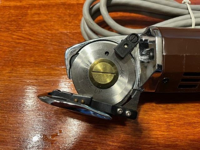 Cutex-Brown Mini Rotary Blade Fabric Cutting Machine, Octagonal