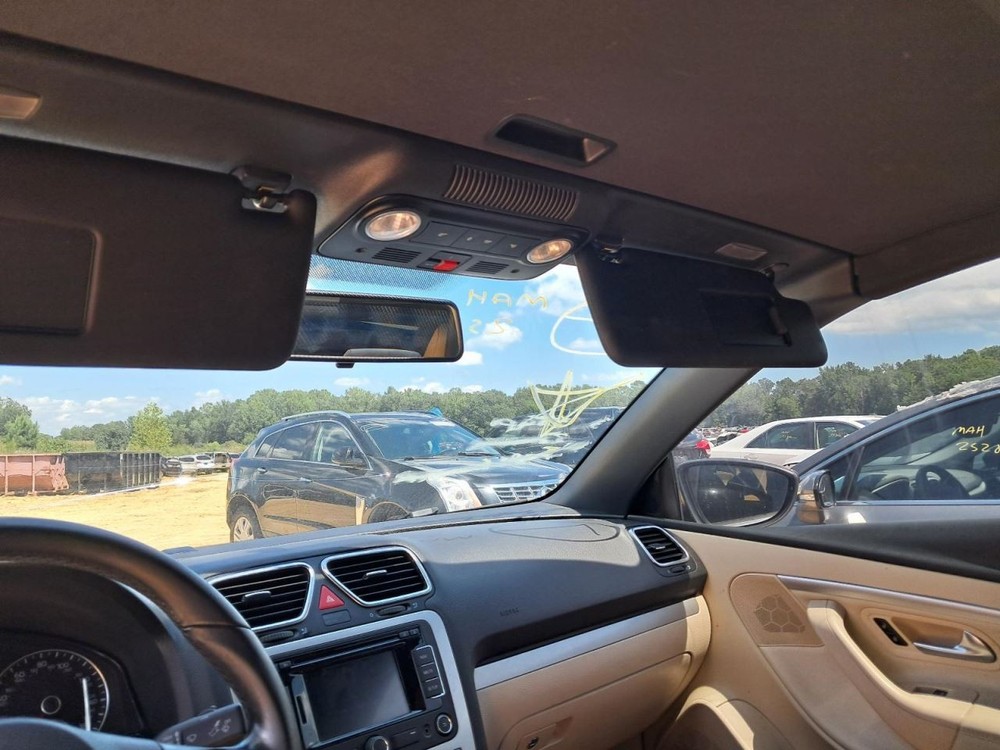 EOS 2016 Glove Box 4766611