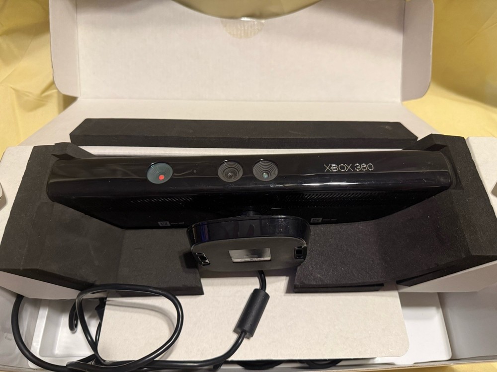 Xbox 360 Kinect In Box With Game EUC
