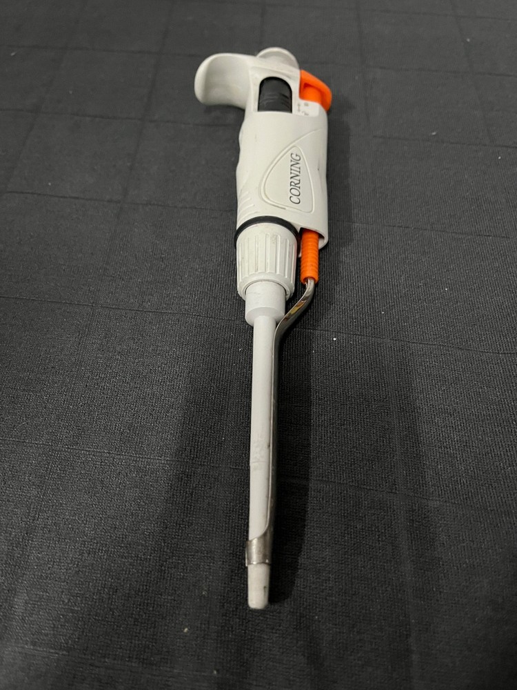 Corning Lambda Plus | 20-200uL | Autoclavable, Cleaned