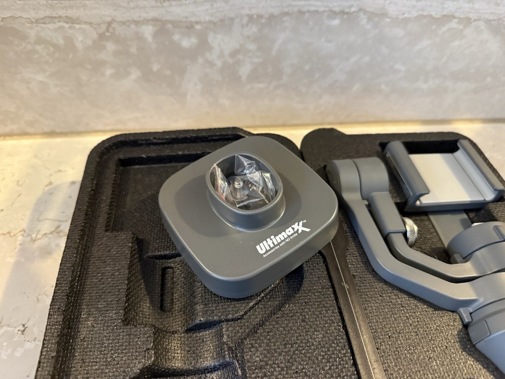 DJI Osmo Mobile 2 Smartphone Gimbal Stabilizer + Stand (NEEDS FIXED)