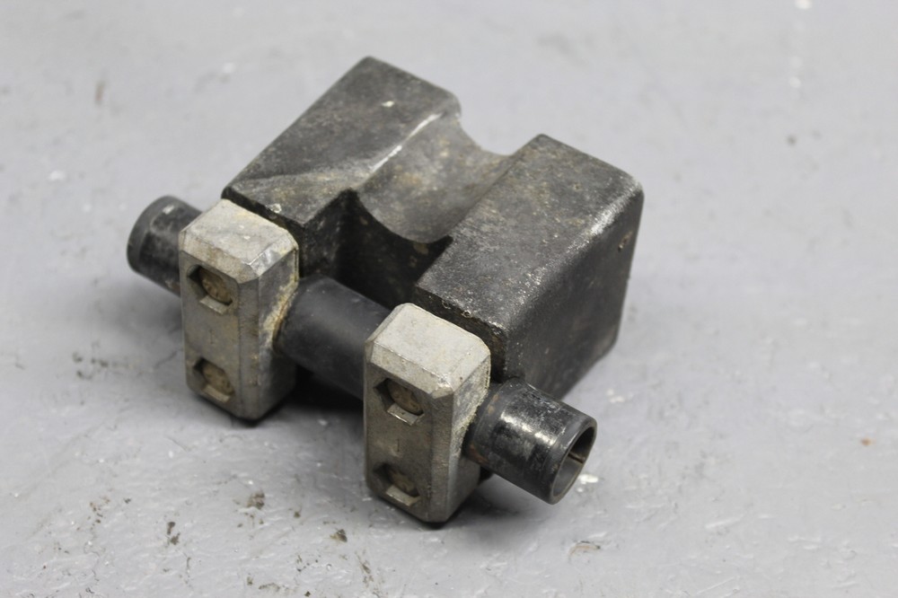 2000 ARCTIC CAT THUNDERCAT HANDEBAR BLOCK MOUNT