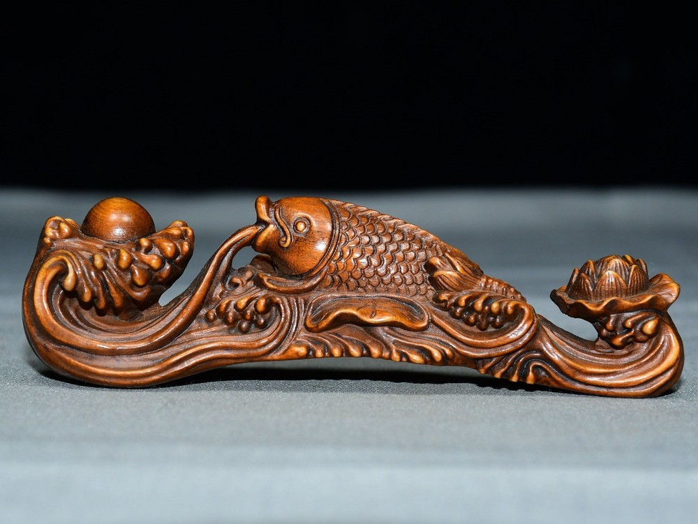 Exquisite Small Leaf Boxwood Fish Auspicious Ornament