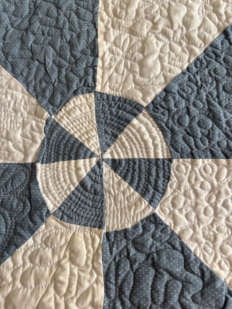 EXQUISITE QUILT, DRAMATIC QUILTING, PATCHWORK & WHOLECLOTH, TWO-SIDED GLAMOUR