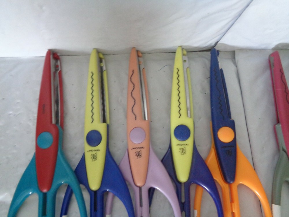 (13) Provo Craft - Decorative Edge - Scrapbook Scissors