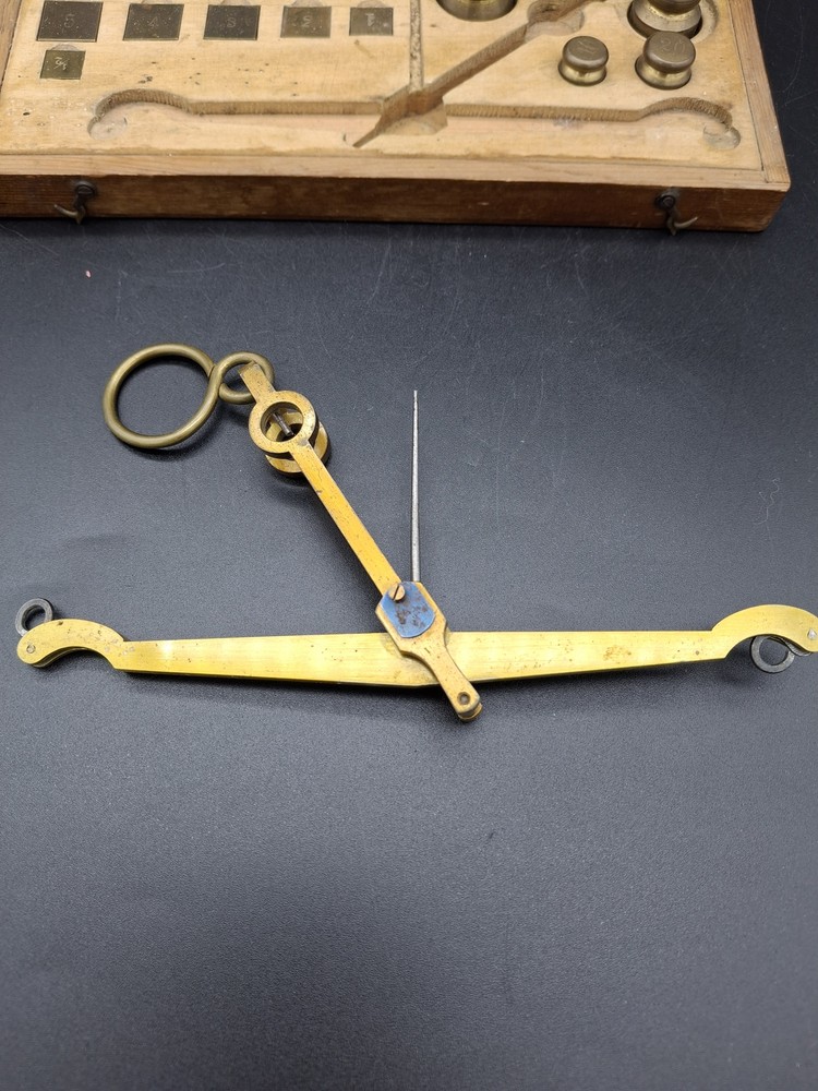 Antique CEREAL SCALE box with weights
