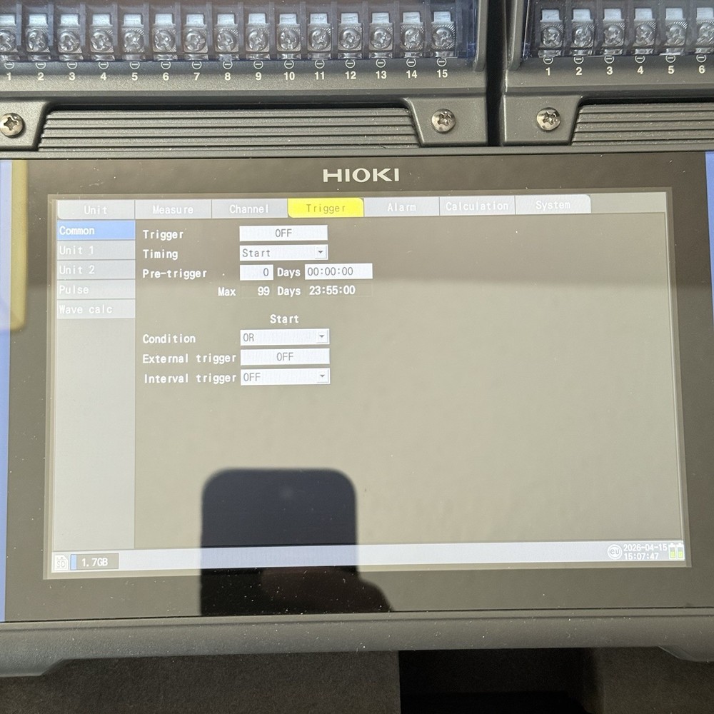 Hioki Data Memory Logger HiLogger LR8450 With (2) Voltage Temp Unit U8550
