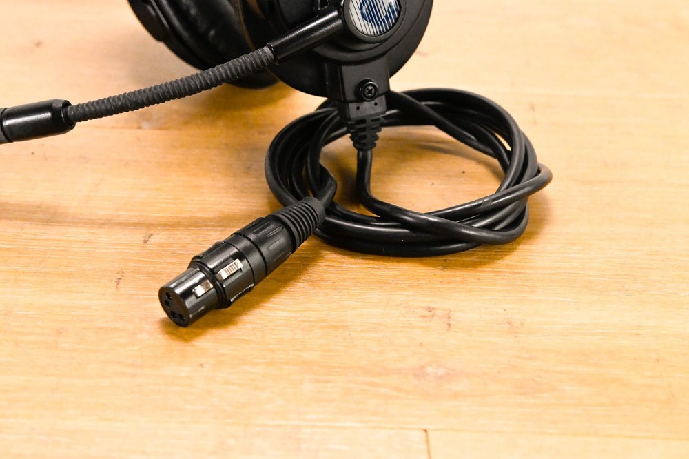 Clear-Com CC-400 Double-Ear Intercom Headset with Dynamic Microphone CG01U7E