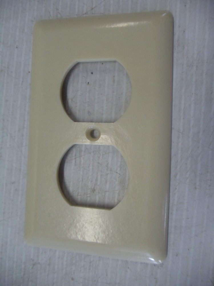 OLD VINTAGE BAKELITE ELECTRICAL SWITCH OUTLET PLATE COVERS IVORY GE