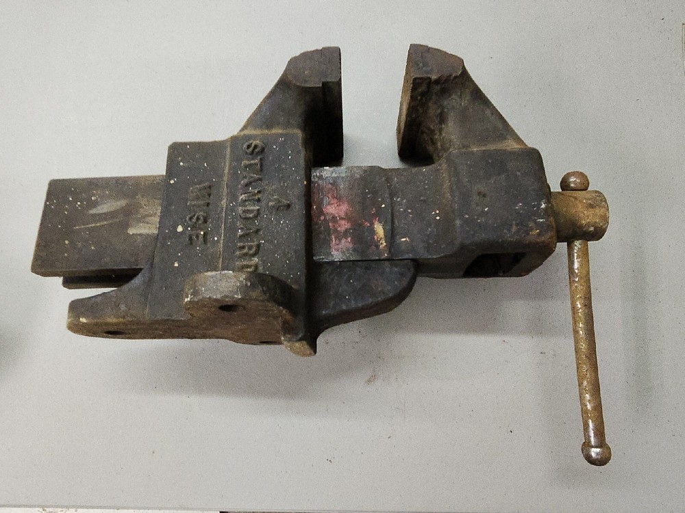 Standard Bench Vise 4" 24lbs