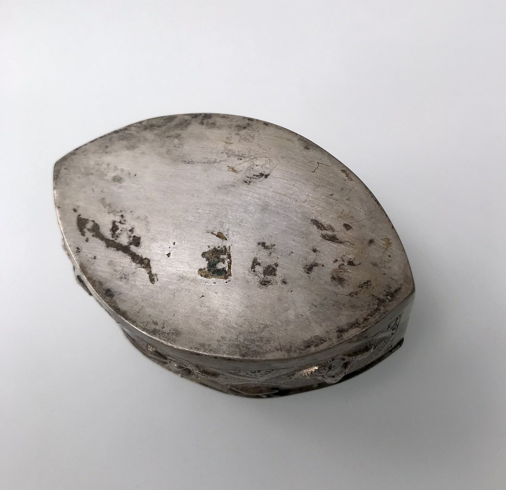 Antique Solid Sterling Silver Siamese Embossed Repousse Trinket / Snuff Box