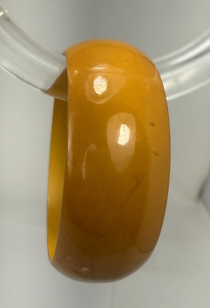 Vintage Thick & Creamy Butterscotch Bakelite Bangle