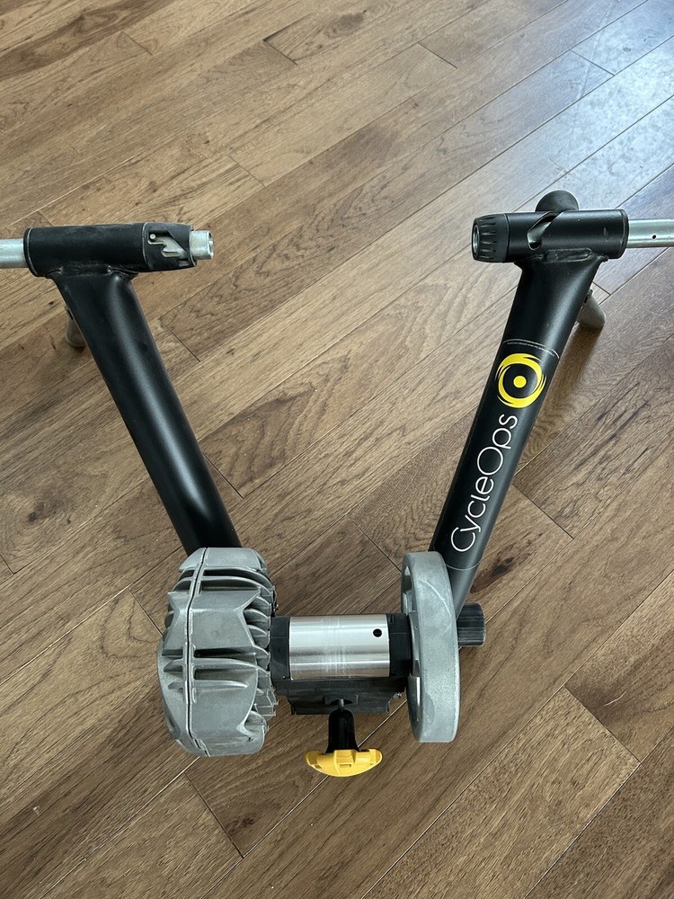 Lightly used CycleOps Fluid2 Indoor Trainer