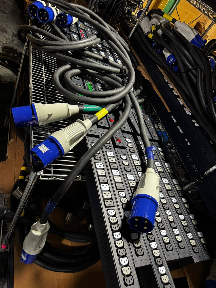 Server Technology Switched Master Pro2 C2W36CE-DQME2M66 PDU