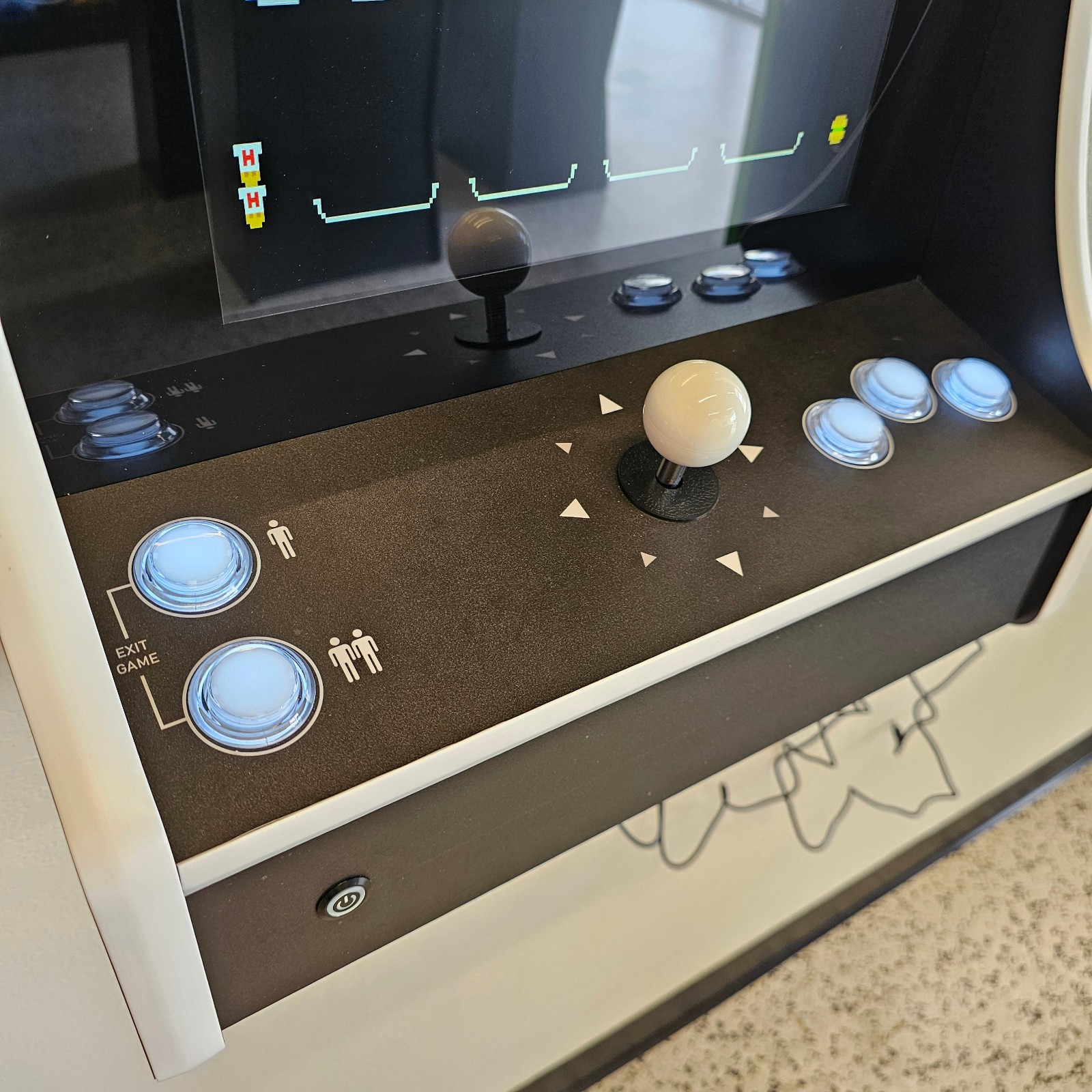 Black & White Wall Mounted Or Tabletop Arcade Machine plays 150+ Games