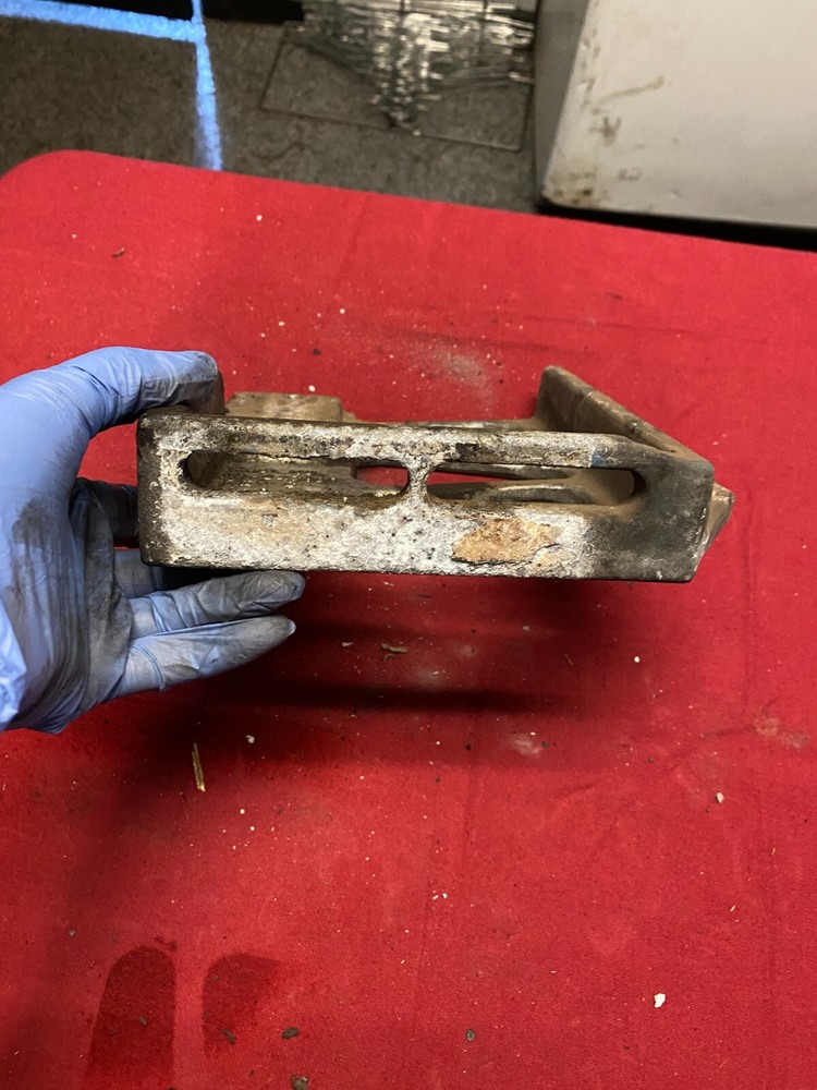 PETERBILT HOOD HINGE 13-04730 R, PASSENGER