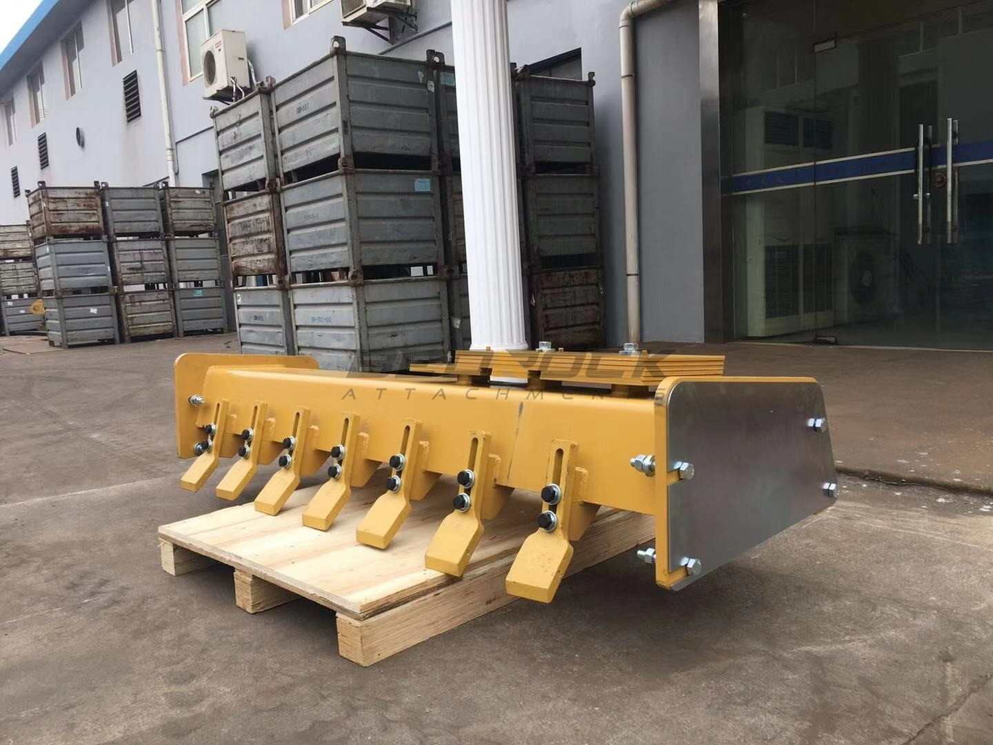 PAD FOOT SHELL BUMPER FITS CAT CS64/CS74 ROLLER