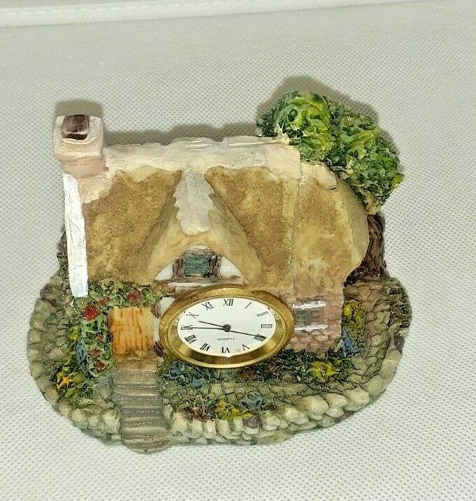 RESIN COTTAGE HOME WITH A QUARTZ CLOCK