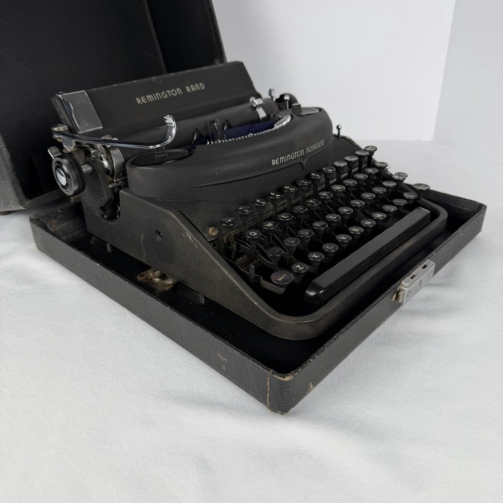 Remington Noiseless Model 7 Typewriter Working with Case