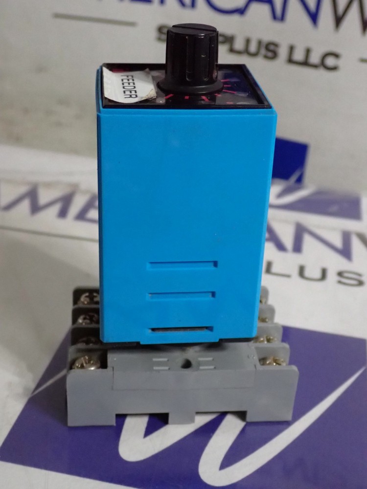 IDEC RTE-P11 Electronic Timer 120V With Base SR2P-06