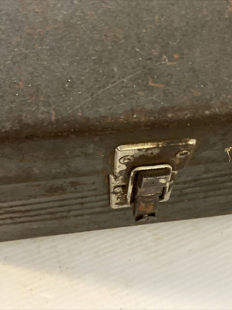 Antique Metal Toolbox/Tacklebox