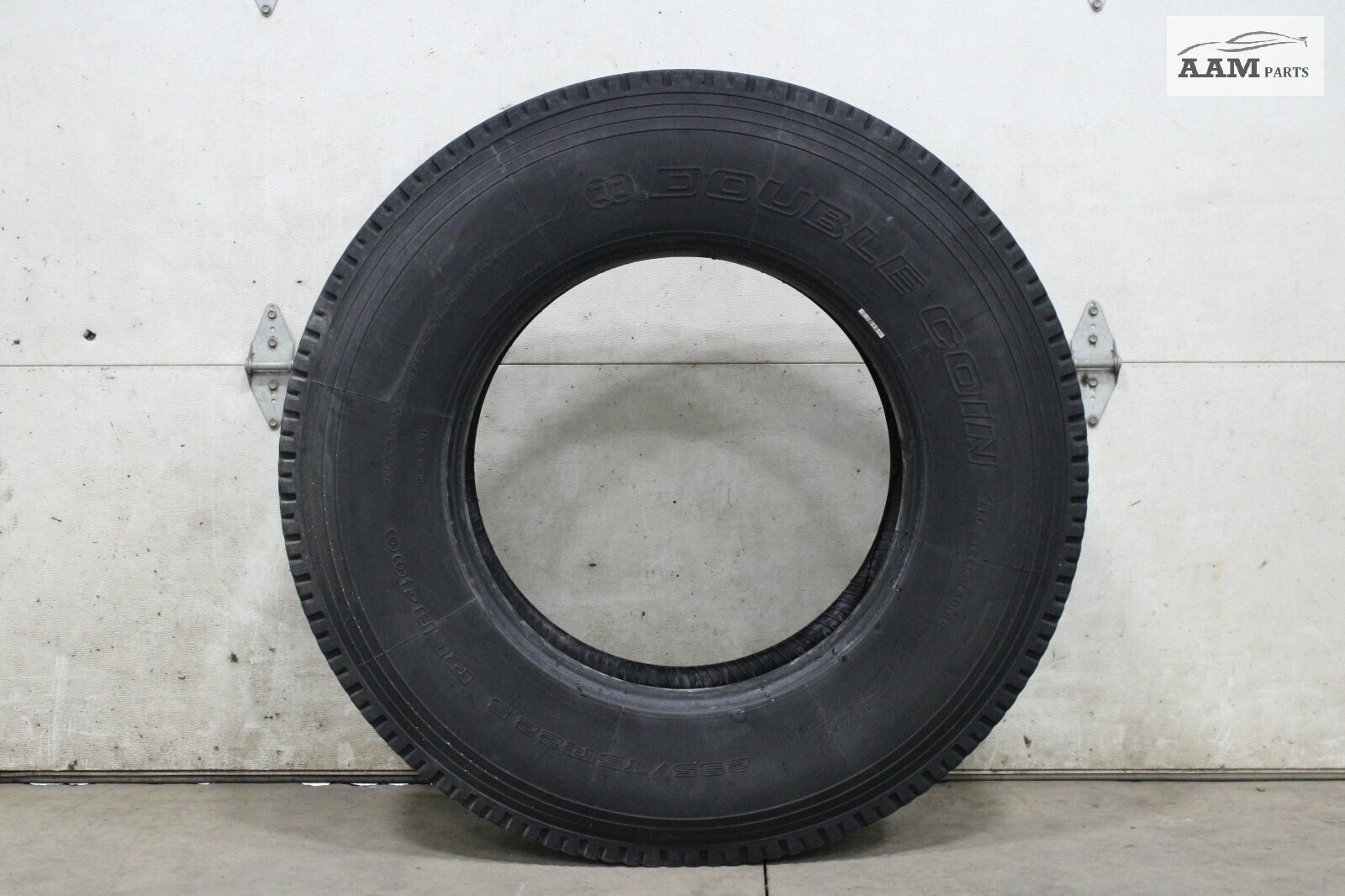 2018-2024 FREIGHTLINER CASCADIA WHEEL TIRE 295/75 R22.5 DOUBLE COIN OEM