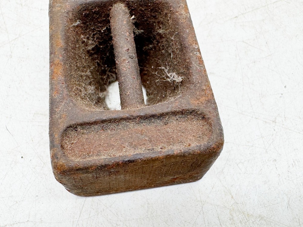 ANTIQUE 1 LB CAST IRON RECTANGULAR BLOCK SCALE WEIGHT
