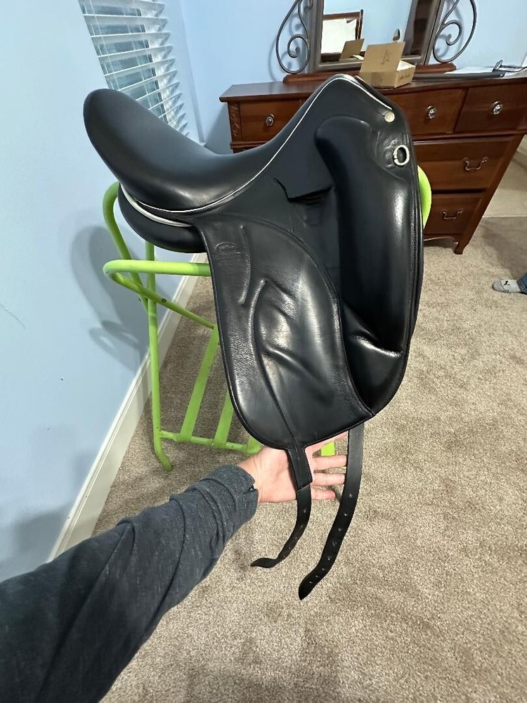 Devoucoux Mendia (now Makila) Saddle 17.5 seat, #2 flaps Medium Tree