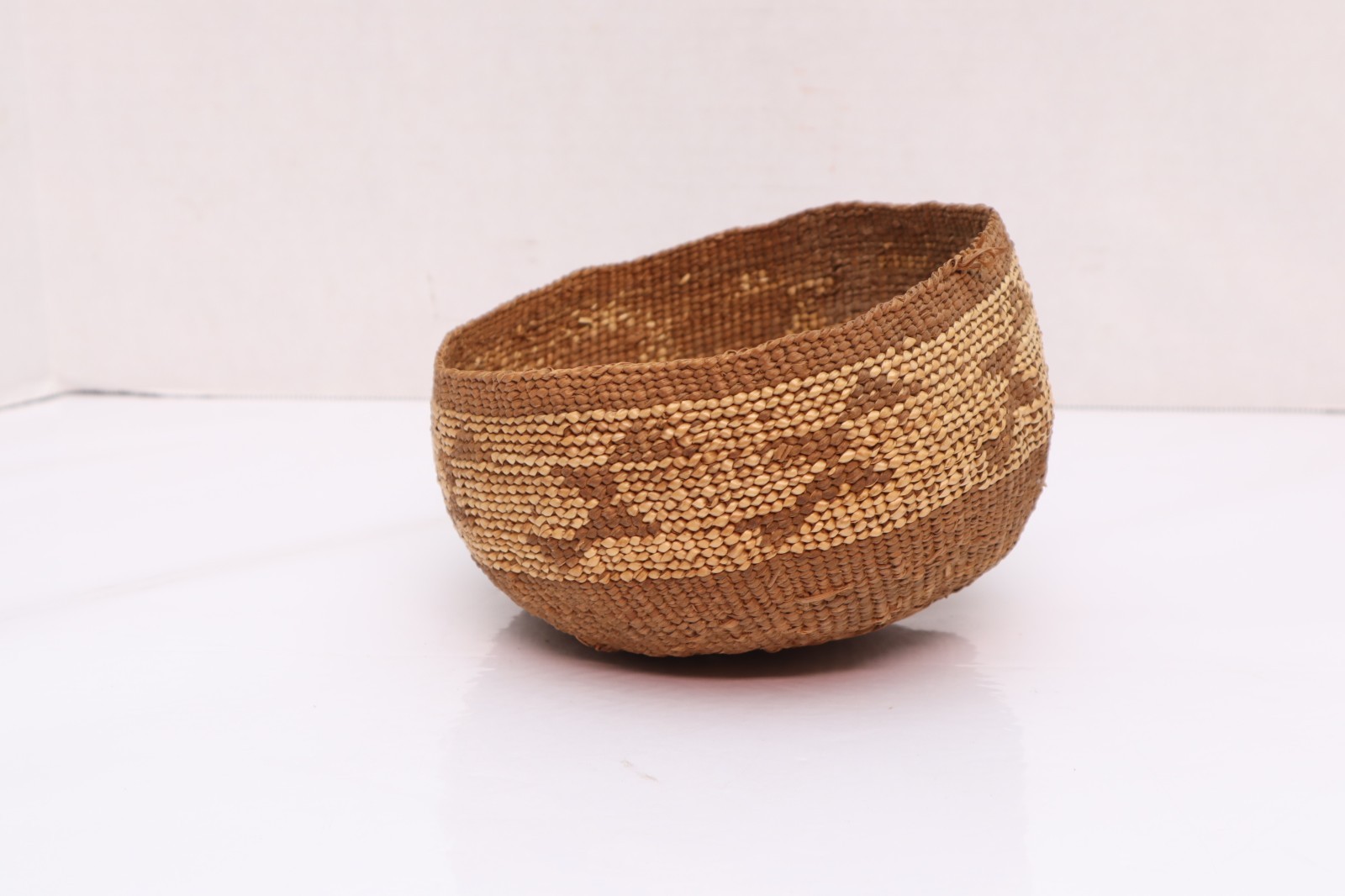 ATQ Hupa / Yurok / Karuk Woven Basket 7.5" Northern California Native American