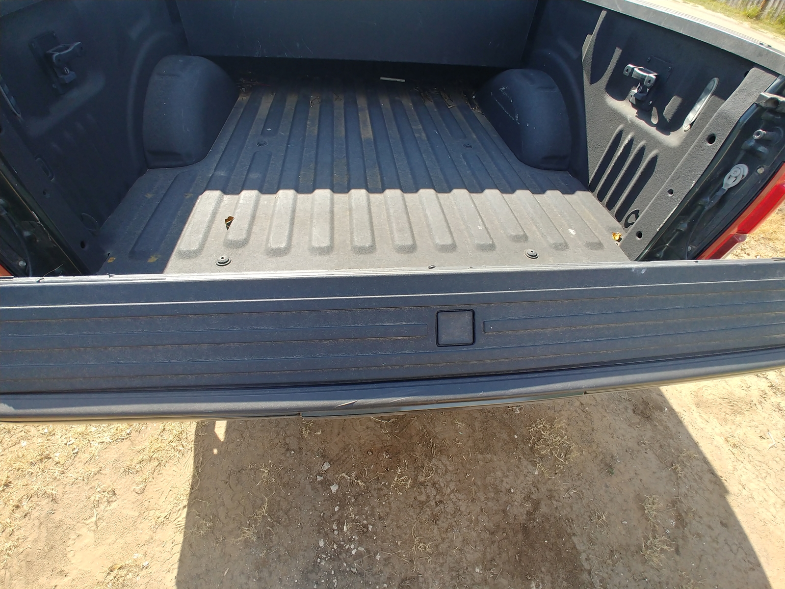 For 15-20 Ford F150 Tailgate Flexible Step Molding Cover W/ Release Button