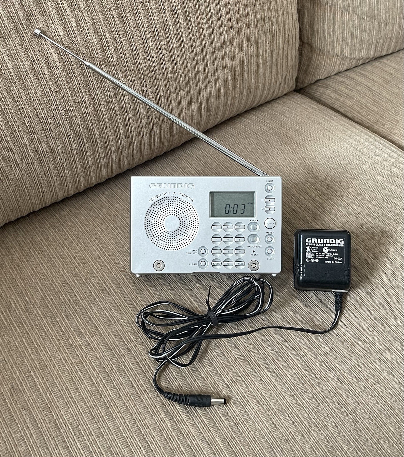 Grundig Yacht Boy World Receiver YB-P2000 SW FM Radio + Plug F.A. Porsche Tested