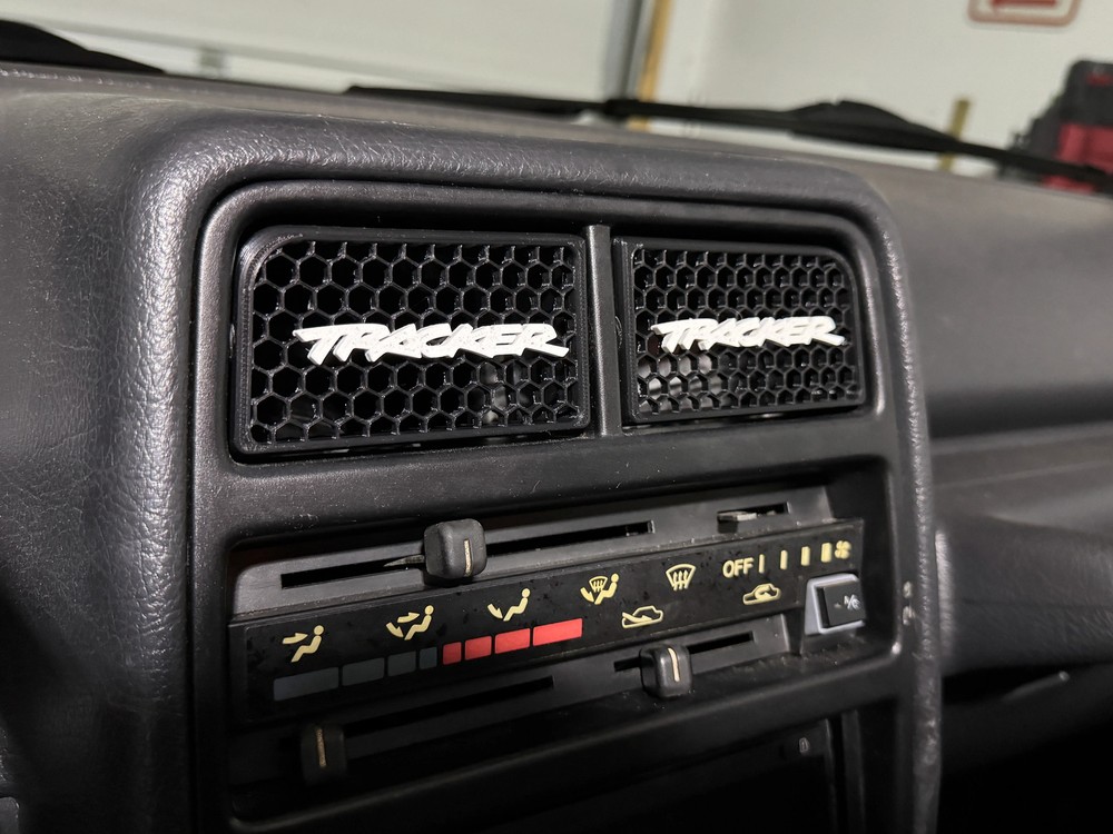 92-95 Geo Tracker Center Vent Kit (Pair of 2) Tracker Lettering - White