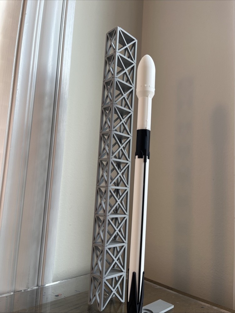Space X Falcon 9 Model Rocket 1:200