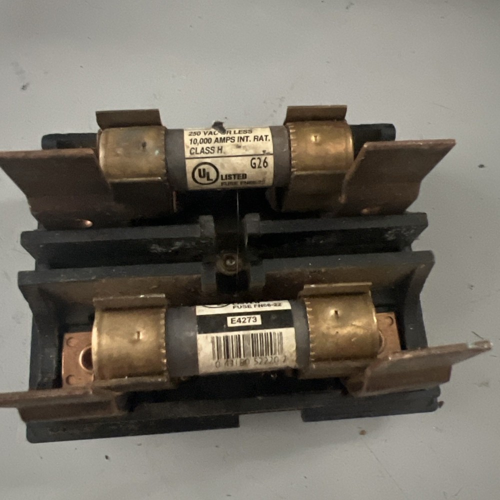 GENERAL SWITCH CORP 30 AMP FUSE PULL OUT HORIZONTAL SLOT