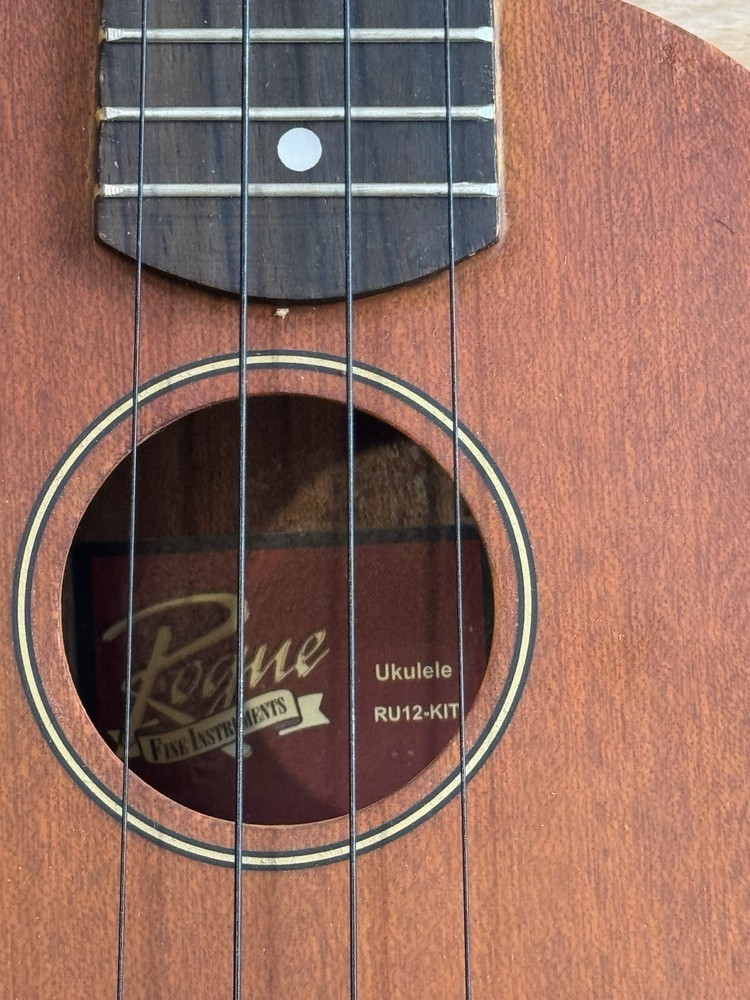 Rogue Fine Instruments RU12 Standard Soprano Ukulele W/ Case 4 String 20”
