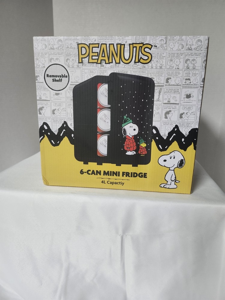 Peanuts Snoopy 6 Can Mini Fridge (4)