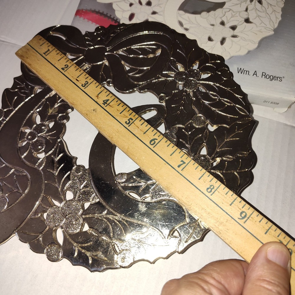 Wm. A. Rogers Silverplate Christmas Wreath Trivet by Oneida Japan w/ Box 8.5"