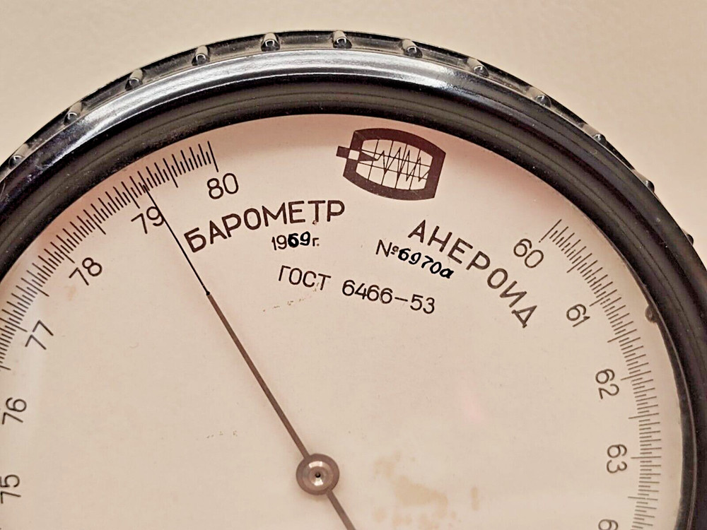 1969 VINTAGE PRECISION BAKELITE BAROMETER ANEROID USSR