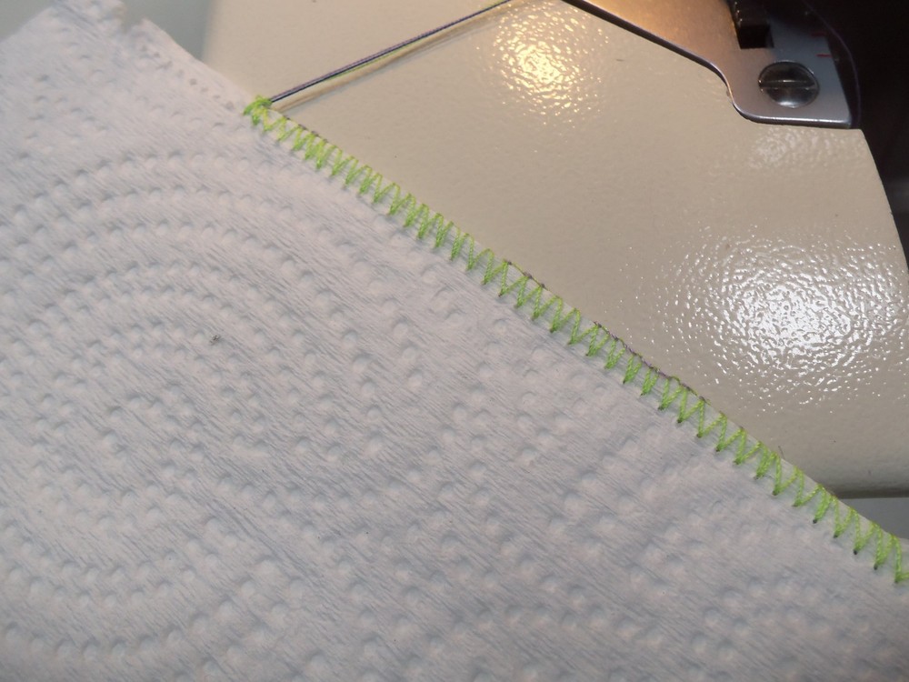 Bernina Bernette 1-Needle 3-Thread Overlock Serger Sewing Machine 203 200B WORKS