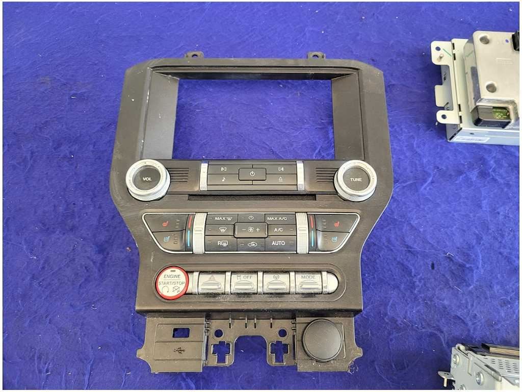 2015 Ford Mustang GT S550 Info-GPS-TV Screen Front Nav Receiver Faceplate 2709