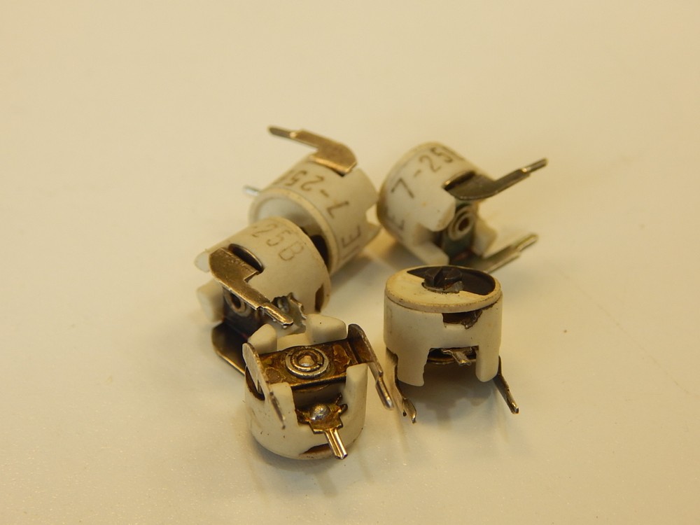 VARIABLE ADJUSTABLE CERAMIC TRIMMER CAPACITOR 7 - 25 pF 7-25B YOU GET 5 PIECES