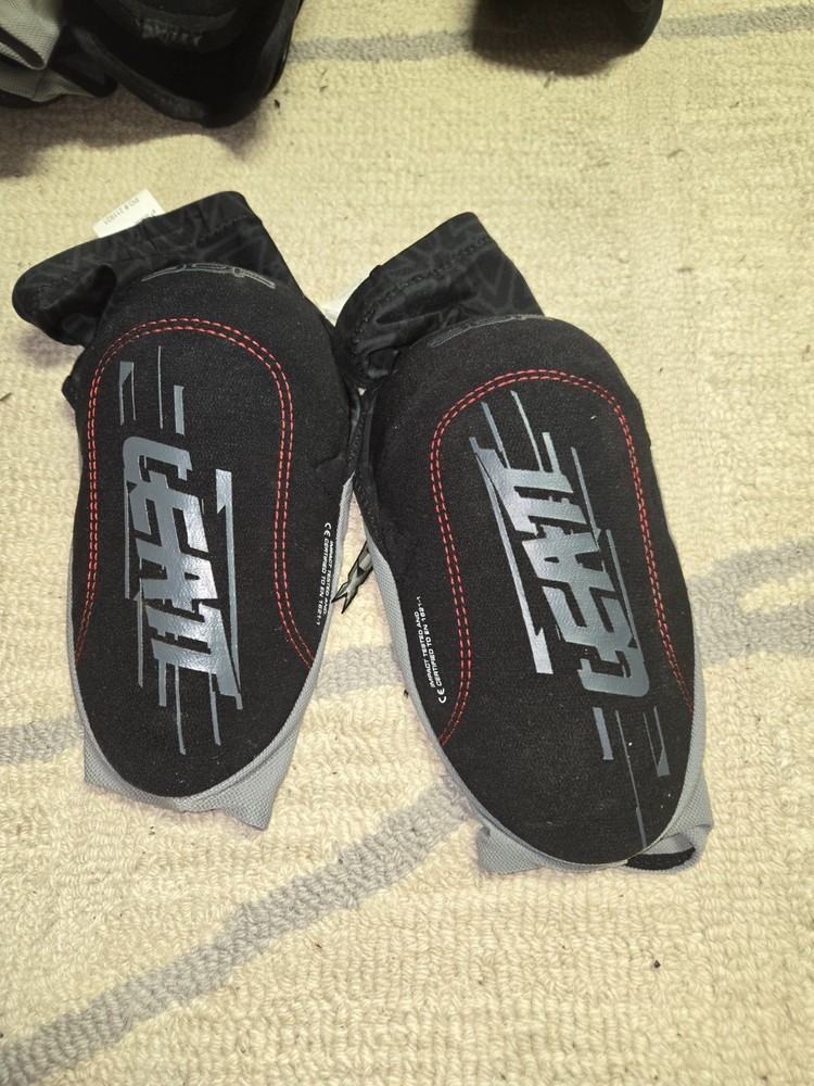 LEATT Shin Gaurds Color Black