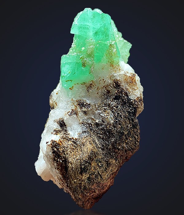 Stunning Quality Emerald Specimen, Green Emerald from Chitral ~ 176.55 Ct