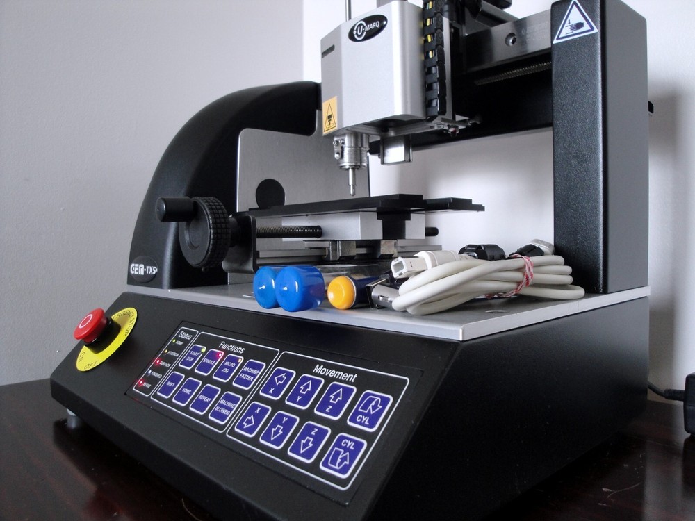 U-MARQ GEM-TX5 Engraving Machine