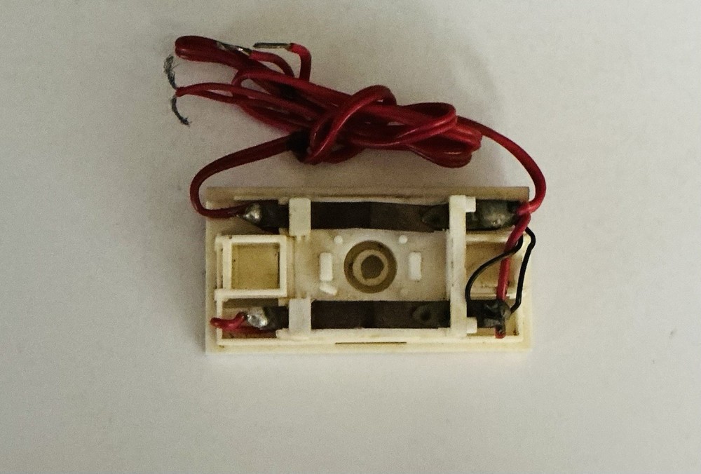 TYCO Prestomatic Button Switch – HO Scale Accessory Control & Green Street Light
