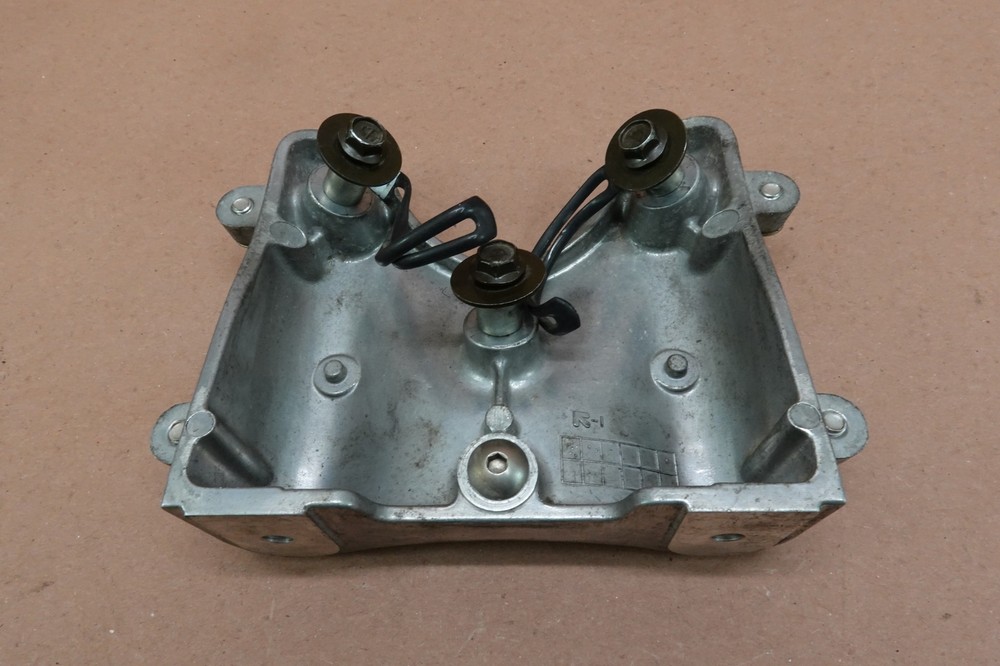 1998-2004 SUZUKI Intruder VL1500 HEADLIGHT CAST MOUNT BRACKET